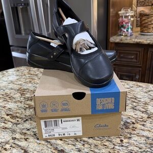 NEW IN BOX Clarks Black Leather Mary Jane Flats with Adjustable Strap